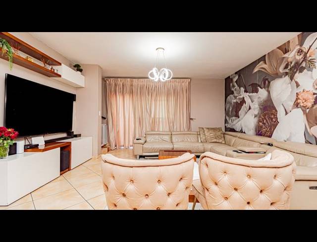 3 BEDROOM TOWNHOUSE FOR SALE IN ELANDSHAVEN